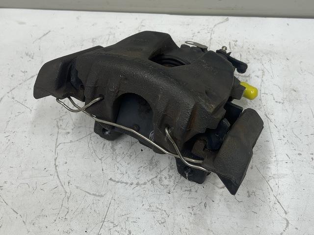 【中古】中古部品 アルファ 156 932A2 左フロントキャリパー 【3310070100-000606981844360】