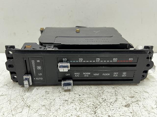 【中古】中古部品 リンカーン タウンカー L14W A/Cスイッチパネル 【3310070100-000543303260900】