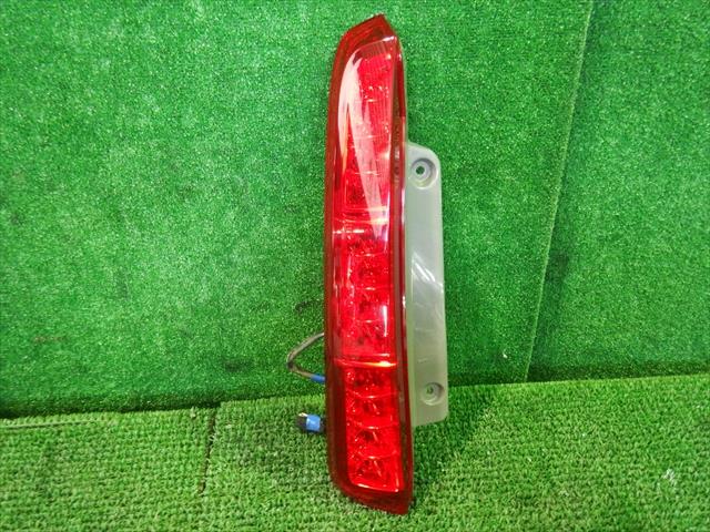 【中古】中古部品 アイシス ANM10W 左テールランプ 【3330240100-000163027115600】