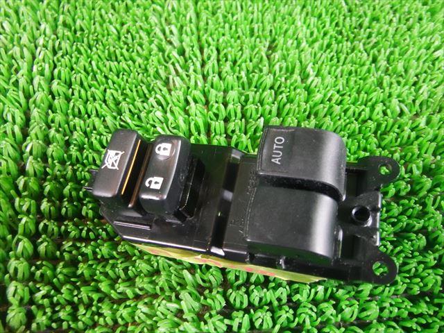 【中古】中古部品 アクア NHP10 パワーウインドウスイッチ 【3330240100-000193079961900】