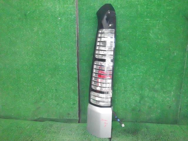 【中古】中古部品 ステップワゴン RF8 左テールランプ 【3330240100-000183022215600】