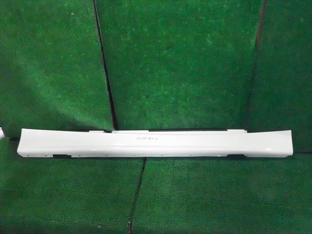 【中古】中古部品 BMW 1シリーズ UF16 右サイドステップ 【3330240100-000173034213700】