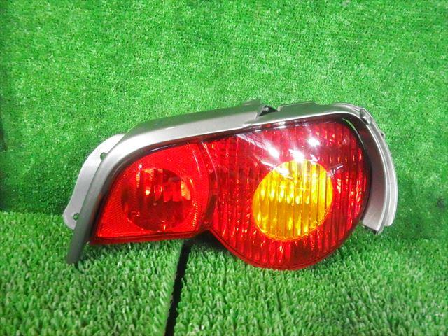 【中古】中古部品 BMW Z4 BT25 右テールランプ 【3330240100-000213044915500】