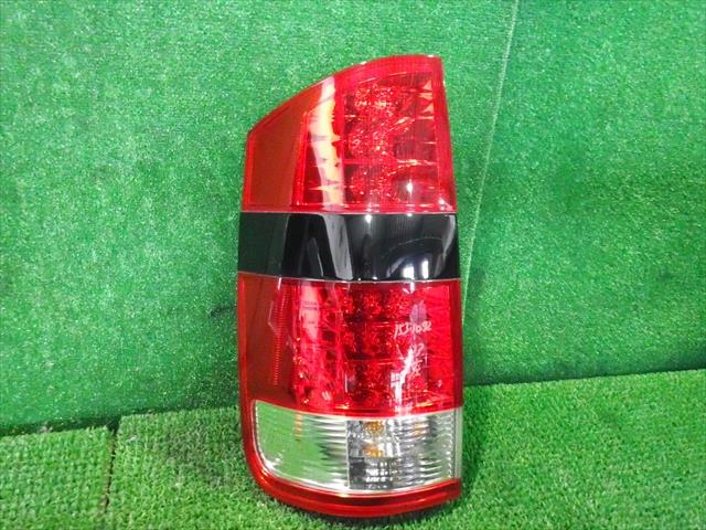 【中古】中古部品 ノア AZR60G 左テールランプ 【3330240100-000153107215600】