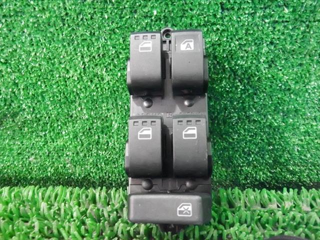【中古】中古部品 ステラ LA160F パワーウインドウスイッチ 【3330240100-000163008761900】