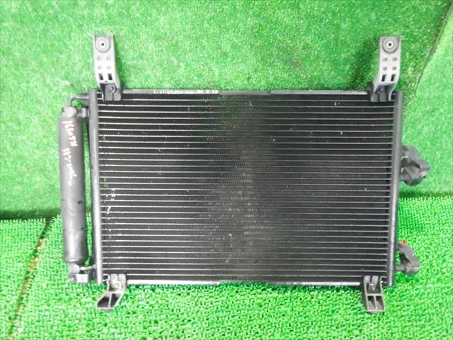 メーカー 三菱 車名 パジェロミニ 型式類別 09211-0025 グレード X 4WD 認定型式 GF-H58A 車両タイプ 3DJワゴン 年式 H11/5 シフト 5F 駆動 4×4 通称型式 H58AMNXA エンジン型式 4A30-E ミッション型式 アクスル型式 車体色 青 青 車体色No D85A26 トリム色No 03A 走行距離(Km) メーカー純正品番 MR315334 部品メーカー品番 保証 1ヶ月/1000km 付加情報 R134用 商品情報 ※純正番号およびモデル番号は参考としてください。※リビルト部品を購入される際のお願い【再生部品】と表示されているものをリビルト部品と呼んでいます。リビルト部品の場合には、交換時に取り外した部品をご返却していただく場合があります。詳しくはこちら※大物商品(ドア・ボンネット・バンパー等)は個人宅への配送ができない場合がございます。その場合、最寄りの配送業者支店止め等の対応となりますので、あらかじめご了承ください。 ページ上部へ【中古】中古部品 パジェロミニ H58A コンデンサー 【3330240100-000163077160600】