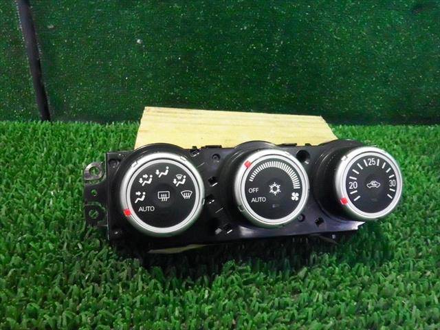 メーカー 三菱 車名 アウトランダー 型式類別 15182-0017 グレード M 4WD 5人 認定型式 DBA-CW5W 車両タイプ 5DJワゴン 年式 H18/3 シフト CVT 駆動 4×4 通称型式 CW5WXTHHZ エンジン型式 4B12 ミッション型式 アクスル型式 車体色 黒 アメジストブラックパール 車体色No X42 トリム色No 01A 走行距離(Km) 50,807 メーカー純正品番 7820A072XA 部品メーカー品番 保証 1ヶ月/1000km 付加情報 オート用/1カプラ16ピン/テストOK 商品情報 ※純正番号およびモデル番号は参考としてください。※リビルト部品を購入される際のお願い【再生部品】と表示されているものをリビルト部品と呼んでいます。リビルト部品の場合には、交換時に取り外した部品をご返却していただく場合があります。詳しくはこちら※大物商品(ドア・ボンネット・バンパー等)は個人宅への配送ができない場合がございます。その場合、最寄りの配送業者支店止め等の対応となりますので、あらかじめご了承ください。 ページ上部へ【中古】中古部品 アウトランダー CW5W A/Cスイッチパネル 【3330240100-000153073560900】