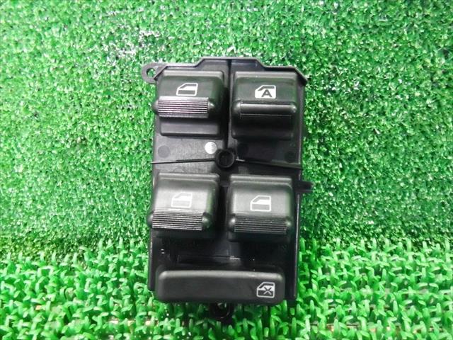 メーカー ダイハツ 車名 タント 型式類別 12009-0001 グレード X 4WD 認定型式 LA-L360S 車両タイプ 5ドアハッチバック 年式 H15/11 シフト 3FT 駆動 4×4 通称型式 L360SGHGF エンジン型式 EF-VE ミッション型式 アクスル型式 車体色 その他の色 ライトアンバーマイカメタリック 車体色No T18 トリム色No FAT1 走行距離(Km) 62,332 メーカー純正品番 84820-B2100-000 部品メーカー品番 84820-B2100 保証 1ヶ月/1000km 付加情報 オート用/ウィンドウロック付/2カプラ4・12ピン/テストOK 商品情報 ※純正番号およびモデル番号は参考としてください。※リビルト部品を購入される際のお願い【再生部品】と表示されているものをリビルト部品と呼んでいます。リビルト部品の場合には、交換時に取り外した部品をご返却していただく場合があります。詳しくはこちら※大物商品(ドア・ボンネット・バンパー等)は個人宅への配送ができない場合がございます。その場合、最寄りの配送業者支店止め等の対応となりますので、あらかじめご了承ください。 ページ上部へ【中古】中古部品 タント L360S パワーウインドウスイッチ 【3330240100-000163104761900】