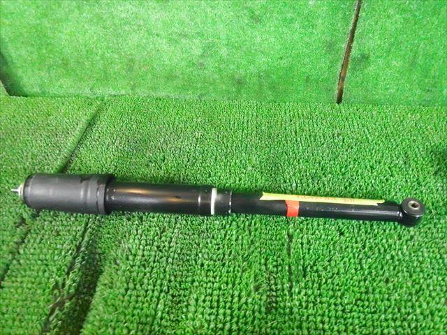 【中古】中古部品 フィット GK3 右リアショックアブソーバー 【3330240100-000213032150700】