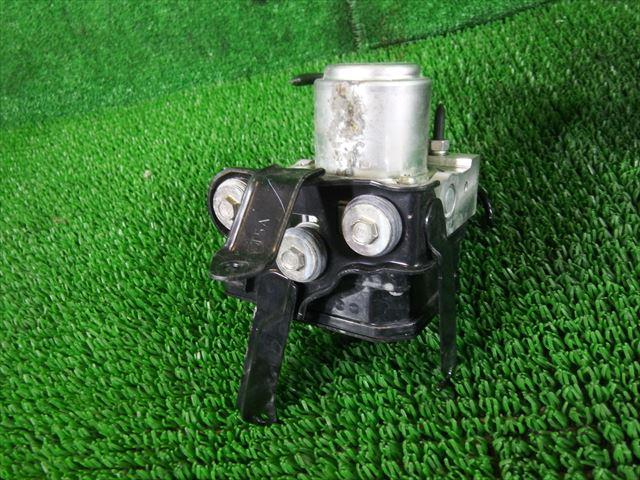 【中古】中古部品 フィット GP6 ABSアクチュエーター 【3330240100-000203082042500】