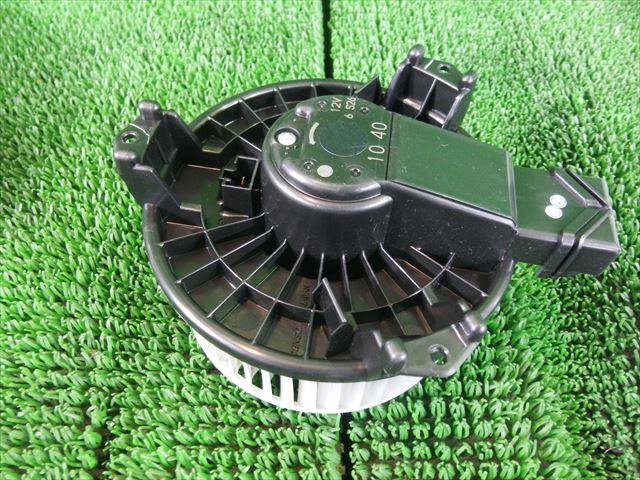 【中古】中古部品 ヴェゼル RU2 ヒーターブロアモーター 【3330240100-000203079167900】