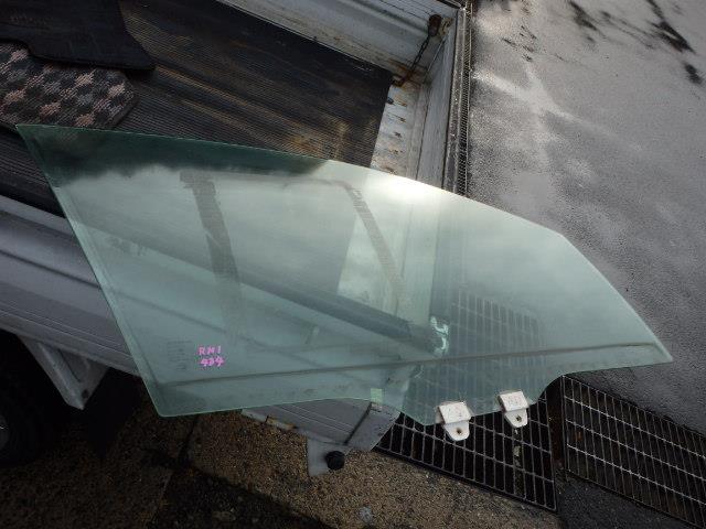 【中古】中古部品 ストリーム RN1 右フロントドアガラス 【3331010800-000019596413130】