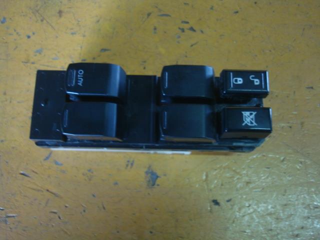 【中古】中古部品 ステラ RN1 パワーウインドウスイッチ 【3340220100-001622222961900】