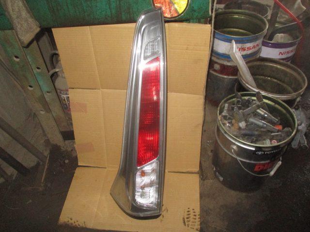 【中古】中古部品 セレナ FNC26 左テールランプ 【3330220100-001517399115600】