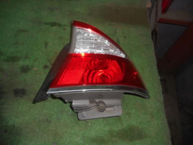 【中古】中古部品 レガシィ BL5 右テールランプ 【3330220100-001262062815500】