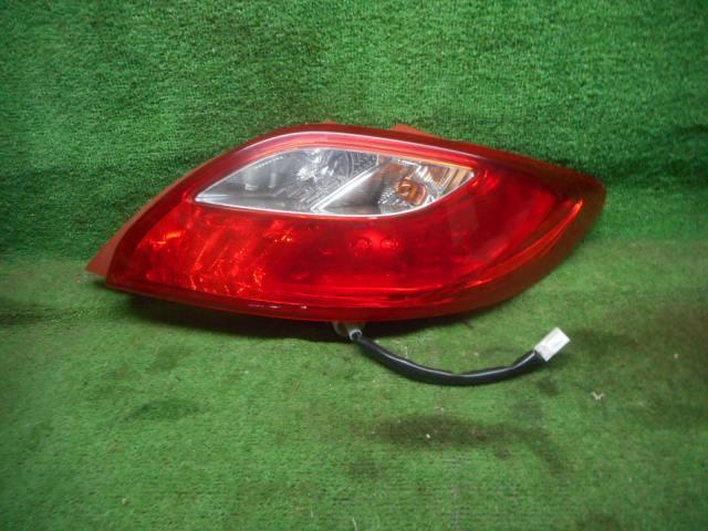 【中古】中古部品 デミオ DE3AS 右テールランプ 【3330220100-001299128715500】