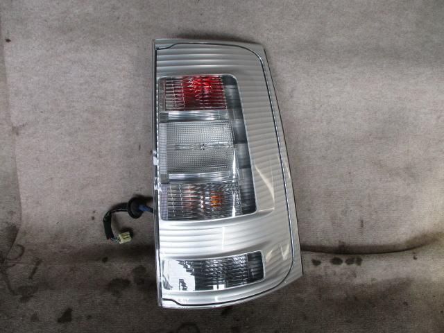 【中古】中古部品 シエンタ NCP81G 右テールランプ 【3330220100-001557859115500】