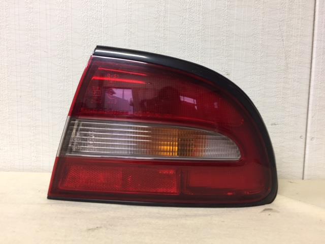 【中古】中古部品 ギャラン E77A 右テールランプ 【3330430100-000325434115500】