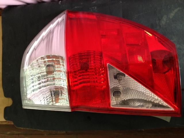 【中古】中古部品 エディックス BE1 右テールランプ 【3330430100-000981791815500】