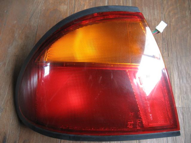 【中古】中古部品 ファミリア BHA6R 左テールランプ 【3330430100-000912238815600】