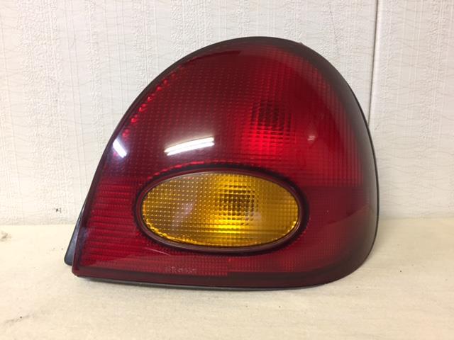 【中古】中古部品 ミニカ H32V 右テールランプ 【3330430100-000385224215500】