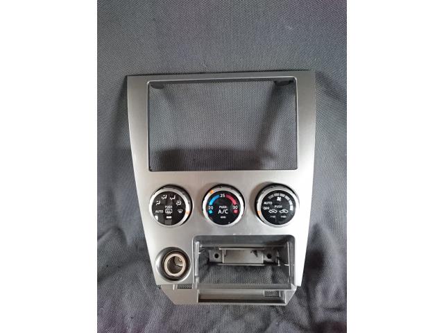 【中古】中古部品 ウイングロード WHNY11 A/Cスイッチパネル 【3330430100-001350077560900】
