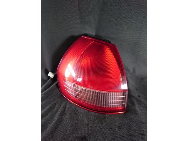 【中古】中古部品 ウイングロード WHNY11 左テールランプ 【3330430100-001350077215600】