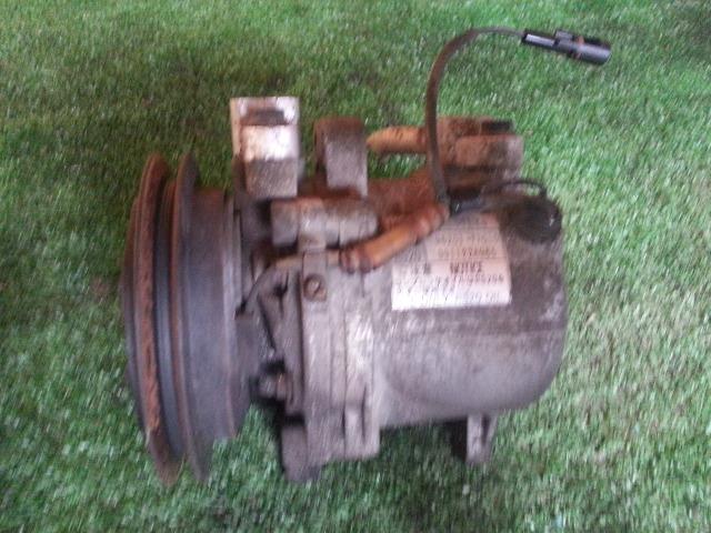 【中古】中古部品 エブリィ DA52W A/Cコンプレッサー 【3330430100-001296038360700】