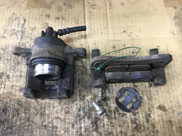 【中古】中古部品 ステラ RN2 右フロントキャリパー 【3330960100-001558685544330】