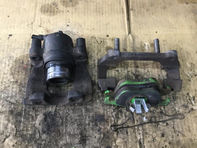 【中古】中古部品 BMW ミニ RA16 左フロントキャリパー 【3330960100-001577595544360】