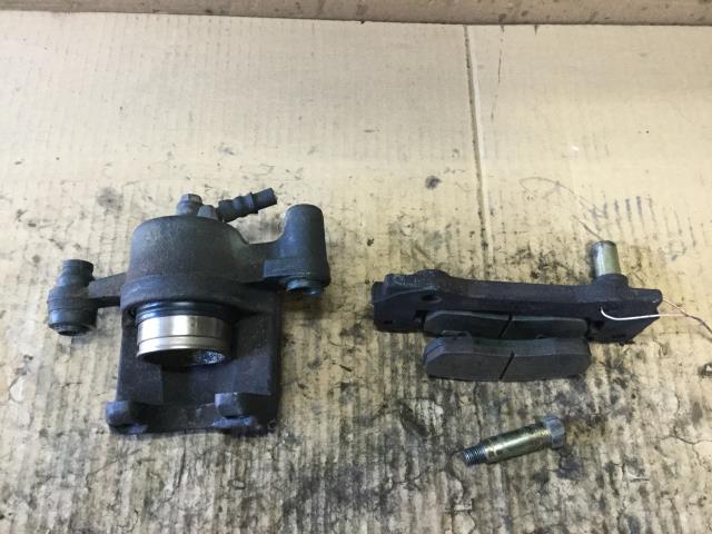 【中古】中古部品 プレオ RV2 右フロントキャリパー 【3330960100-001625947644330】