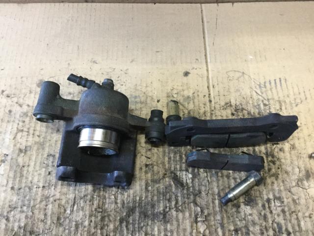 【中古】中古部品 プレオ RV2 左フロントキャリパー 【3330960100-001625947744360】