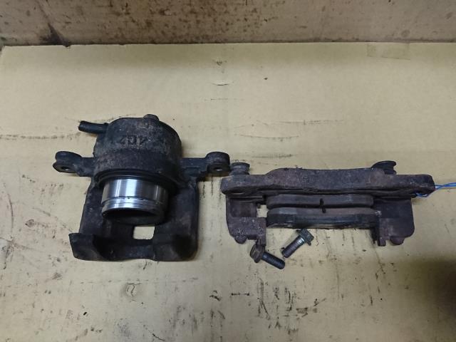 【中古】中古部品 アクティ HA4 右フロントキャリパー 【3330960100-001471257744330】