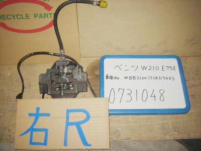 【中古】中古部品 ベンツ Eクラス 210065 右リアキャリパー 【3310050100-000532082344430】