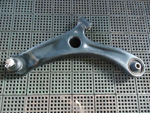 【中古】中古部品 ワゴンR MH23S 左フロントロアアーム 【3330660100-001594009851740】