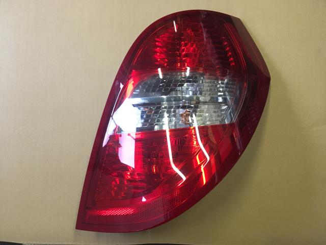 【中古】中古部品 ベンツ Aクラス 169032 右テールランプ 【3330660100-00152 ...