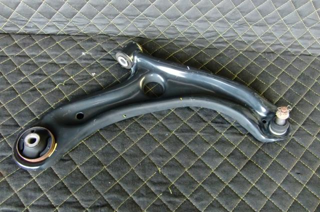 【中古】中古部品 フィット GK3 右フロントロアアーム 【3330660100-000213037851720】