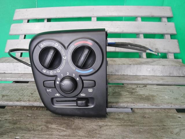 【中古】中古部品 NV100クリッパー DR17V A/Cスイッチパネル 【3340140100-001536081360900】