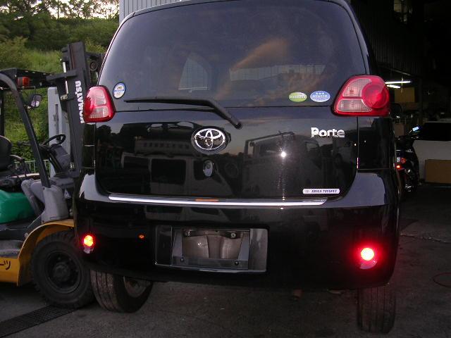 【中古】中古部品 ポルテ NNP10 左テールランプ 【3330490100-000959834715600】