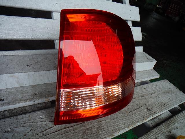 【中古】中古部品 イプサム ACM21W 右テールランプ 【3340140100-001187365115500】