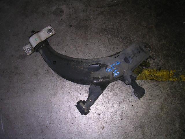 【中古】中古部品 インプレッサ GD2 右フロントロアアーム 【3330490100-000981762551720】