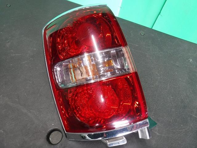 【中古】中古部品 クラウン JZS175W 左テールランプ 【3340140100-001638356415600】