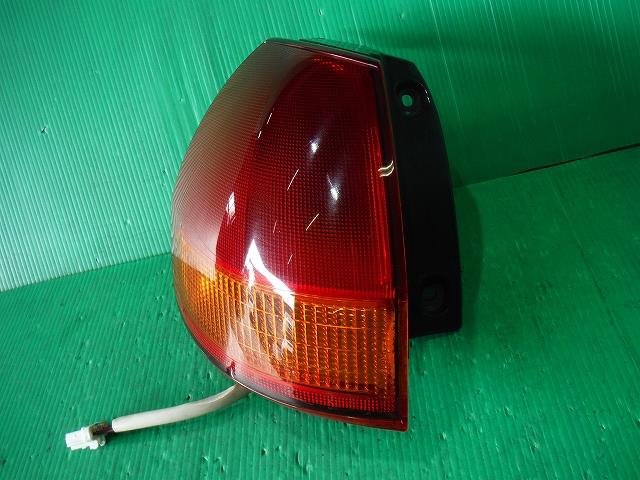 【中古】中古部品 ファミリア BVFY11 左テールランプ 【3340140100-001303241215600】