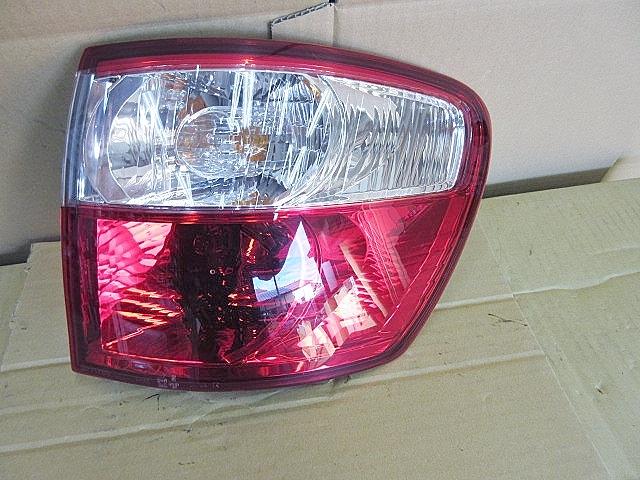【中古】中古部品 イプサム ACM26W 右テールランプ 【3330650100-001376795615500】