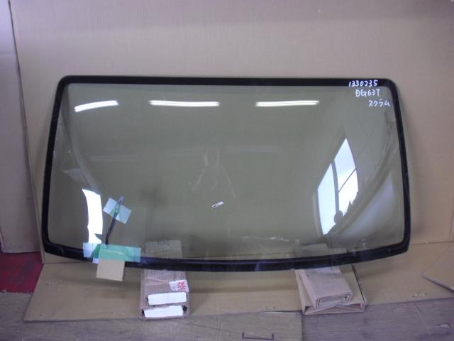 【中古】中古部品 スクラム DG63T フロントウインドガラス 【3330650100-001024098311200】