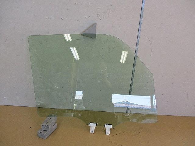 【中古】中古部品 スクラム DG17V 右フロントドアガラス 【3330650100-001601360313130】