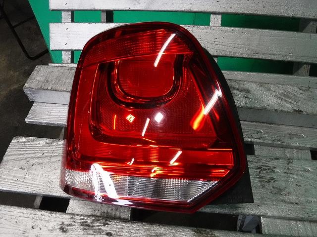 【中古】中古部品 VW ポロ 6RCBZ 左テールランプ 【3340140100-001697903015600】
