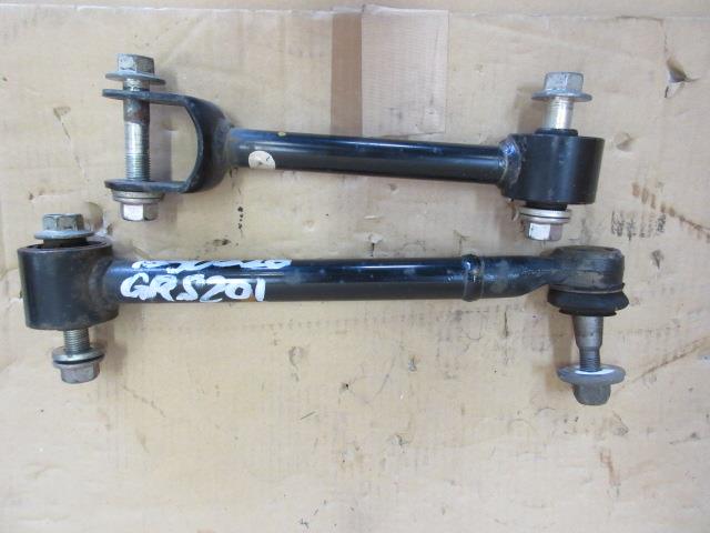 【中古】中古部品 クラウン GRS201 右リアアッパアーム 【3330650100-001286053051830】