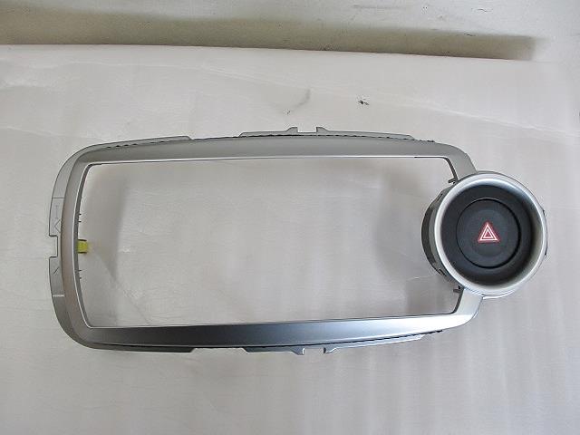 【中古】中古部品 ヴィッツ NSP130 クラスターパネル 【3330650100-001672972670220】