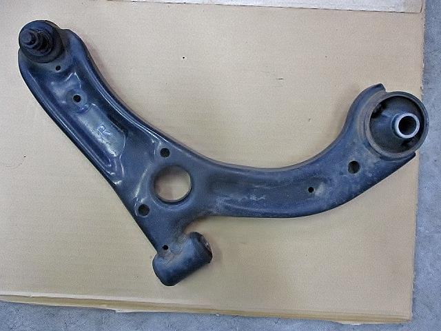 【中古】中古部品 ムーヴコンテ L585S 右フロントロアアーム 【3330650100-000213033951720】